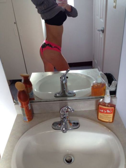 Chivettes bored at work (28 Photos) | Bored at work, Girls 